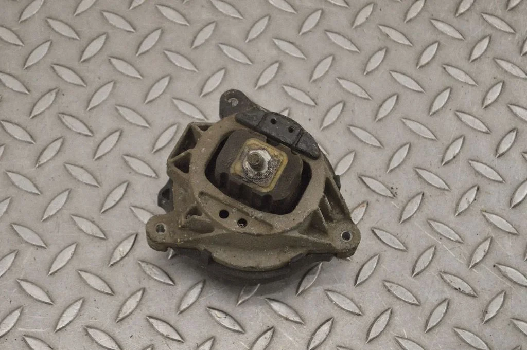 Dzinēja spilvens – BMW 1. sērija F20 F21 (2011-2019)