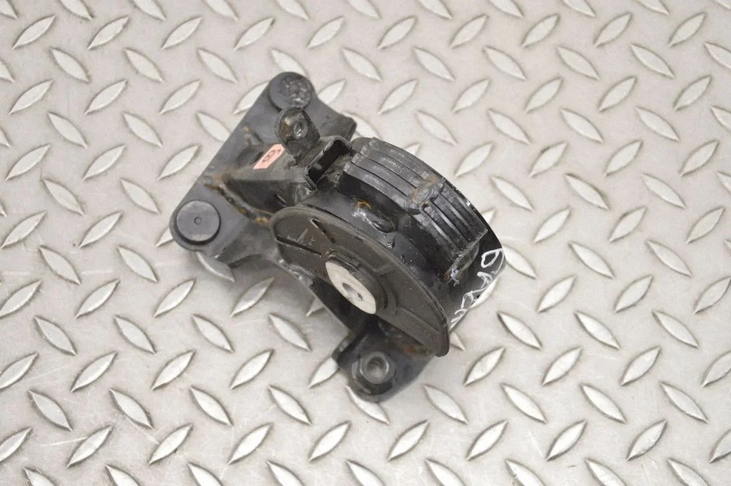 Engine mount bracket – rear