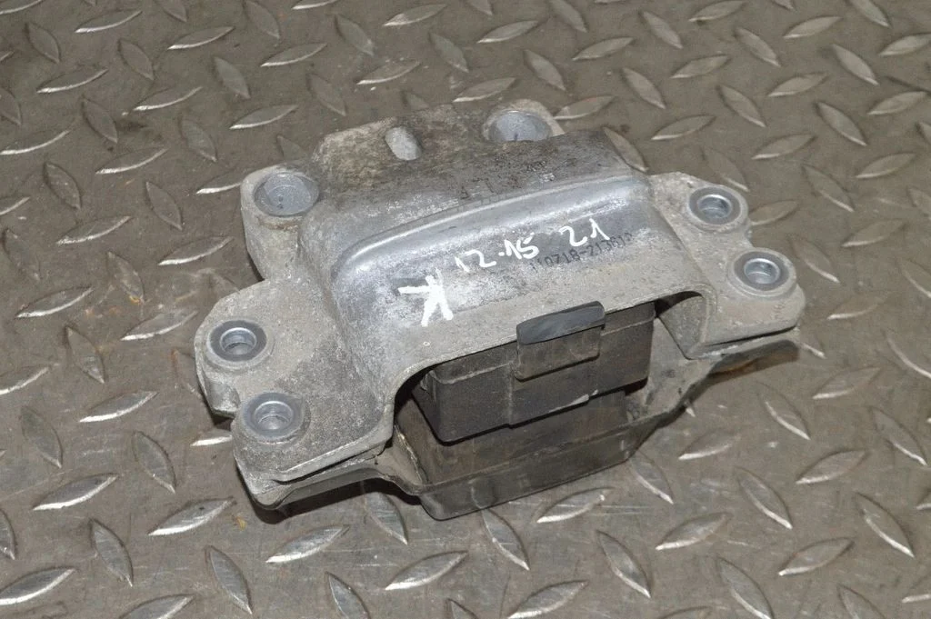 Dzinēja spilvens – Volkswagen Passat CC (2008-2016)