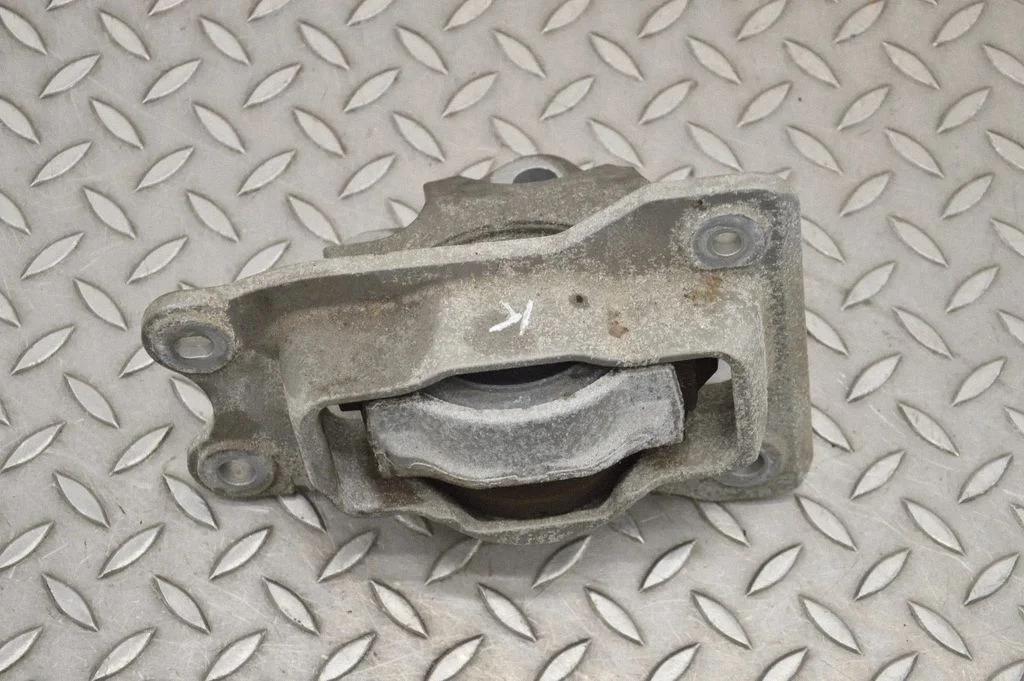 Engine mount bracket P8642