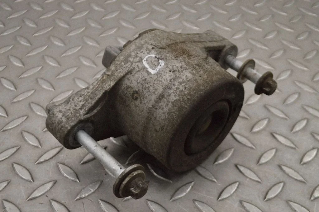 Engine mount bracket 06700048710