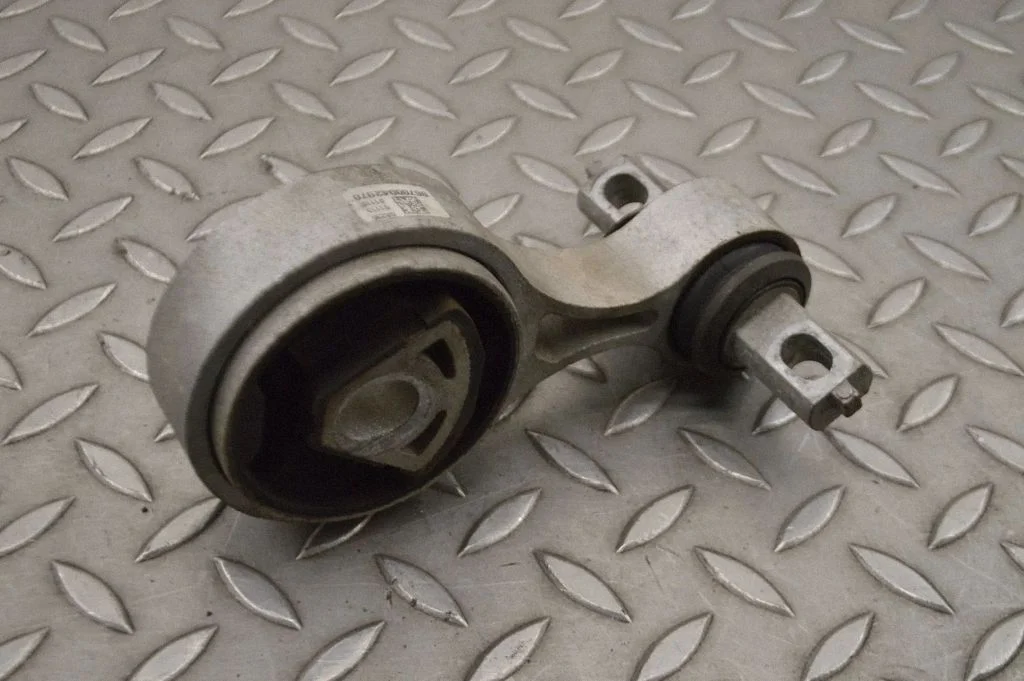 Engine mount bracket 06700042970