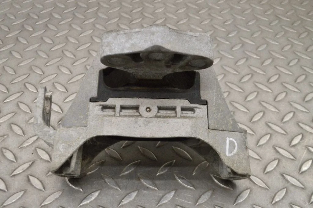 Dzinēja spilvens V06580AC