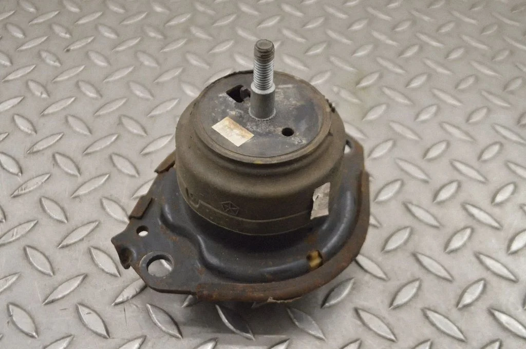 Dzinēja spilvens – Jeep Grand Cherokee (2010-2021)