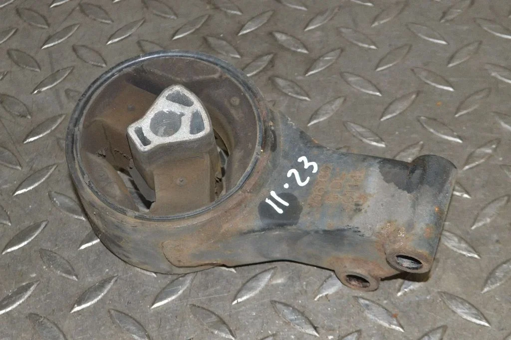 Dzinēja spilvens – Opel Astra J (2010-2015)