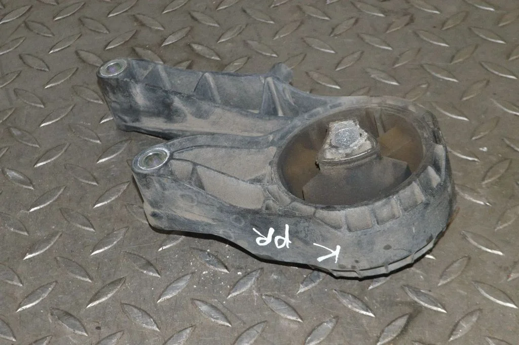 Engine mount bracket – Opel Astra J (2010-2015)