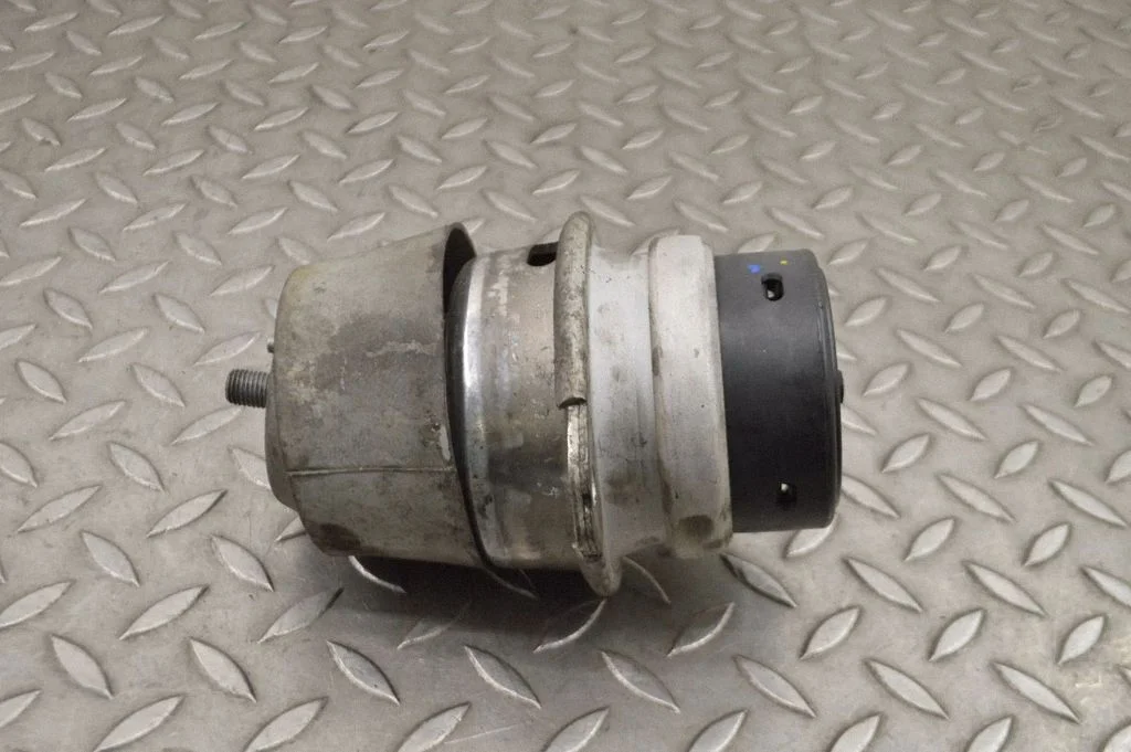 Dzinēja spilvens – Audi Q7 4L (2005-2015)