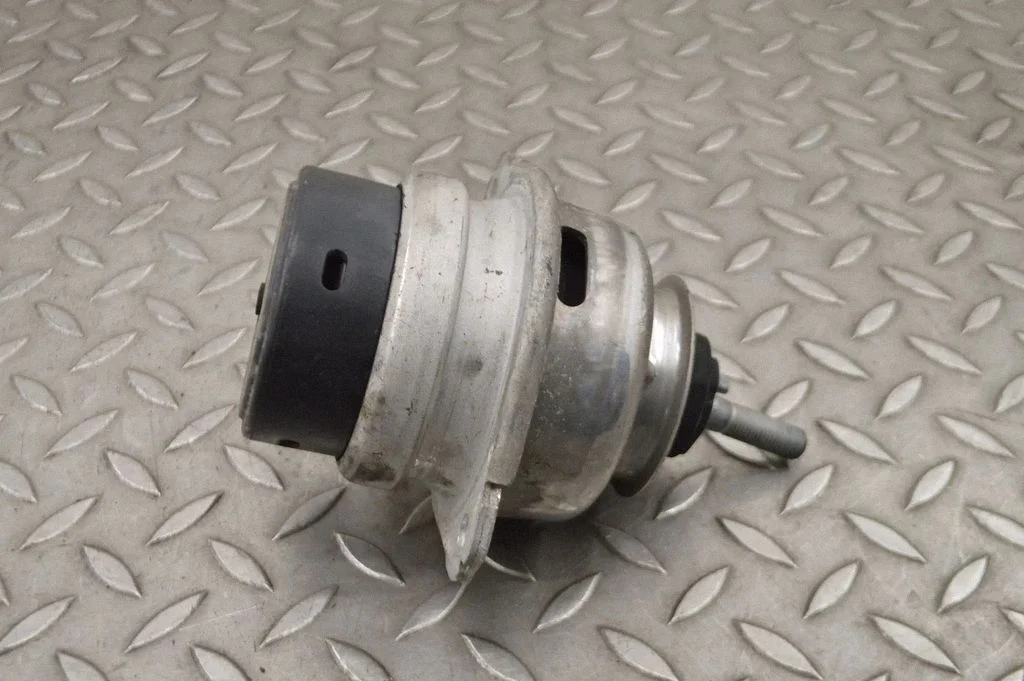 Dzinēja spilvens – Audi Q7 4L (2005-2015)