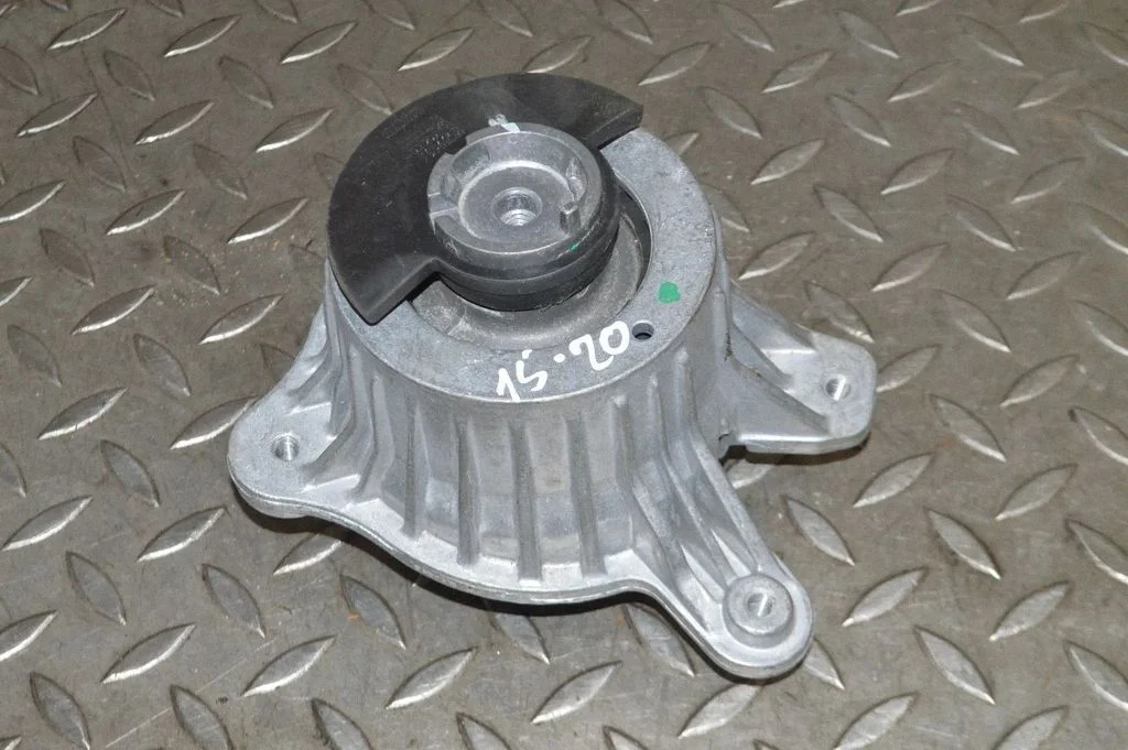 Engine mount bracket – Mercedes-Benz C-Class W205 (2014-2021)