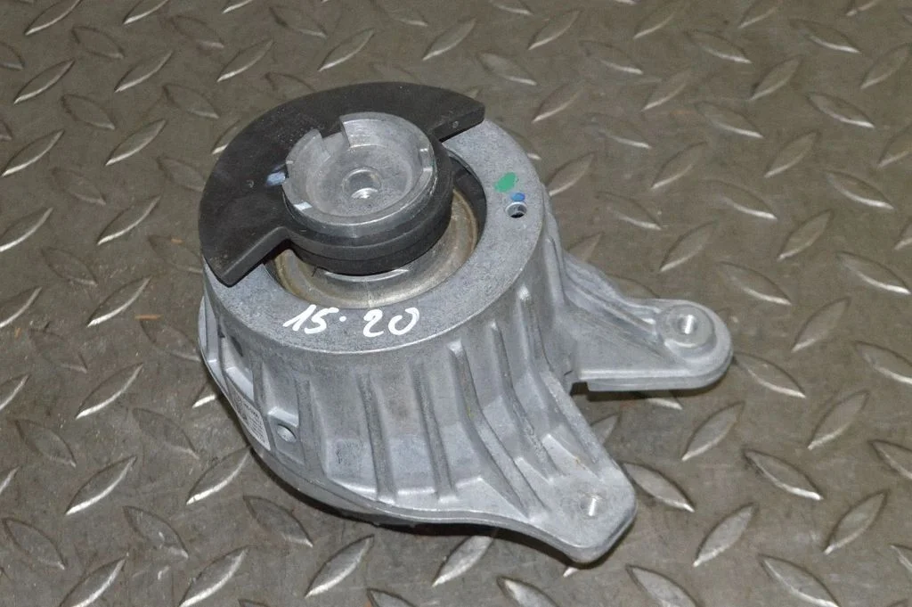 Dzinēja spilvens – Mercedes-Benz C klase W205 (2014-2021)