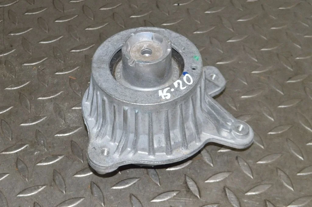 Dzinēja spilvens – Mercedes-Benz E klase W213 (2016-)