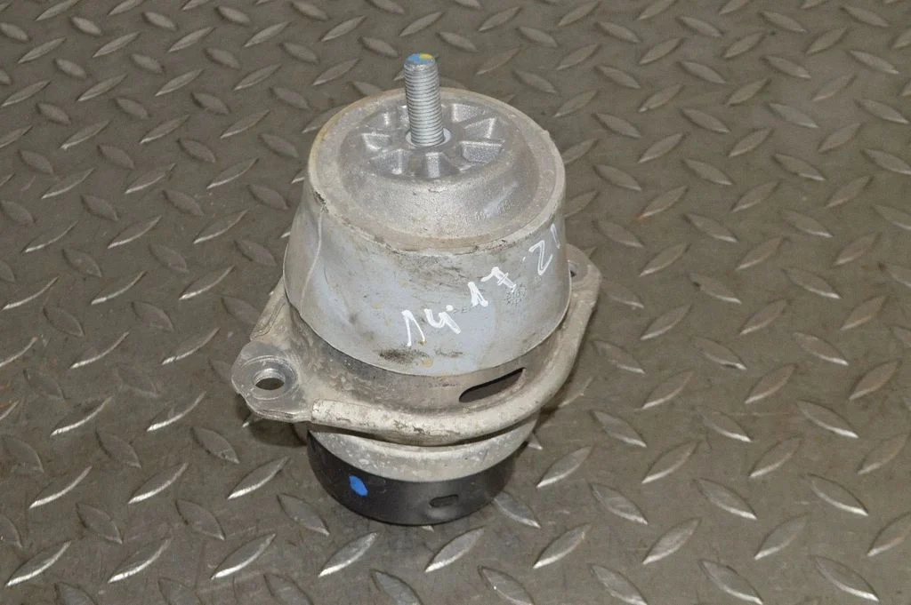 Dzinēja spilvens – Volkswagen Touareg II (2010-2018)