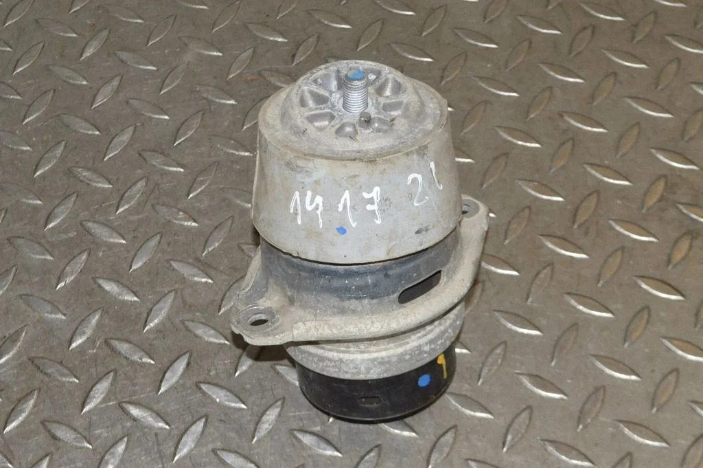 Dzinēja spilvens – Volkswagen Touareg II (2010-2018)