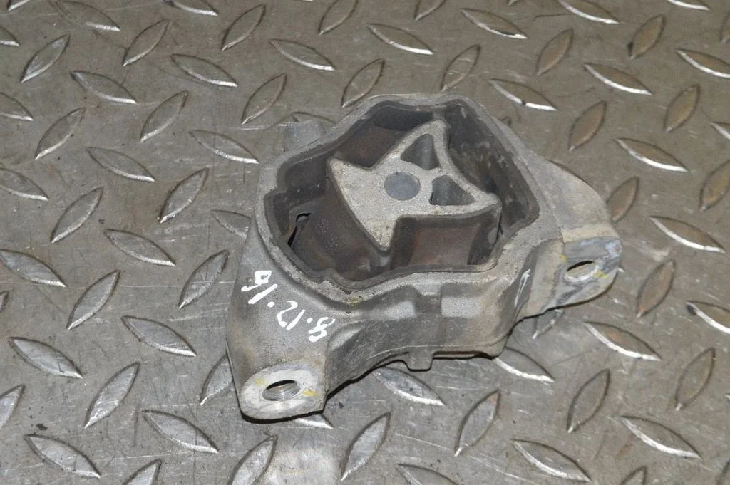 Dzinēja spilvens – labā