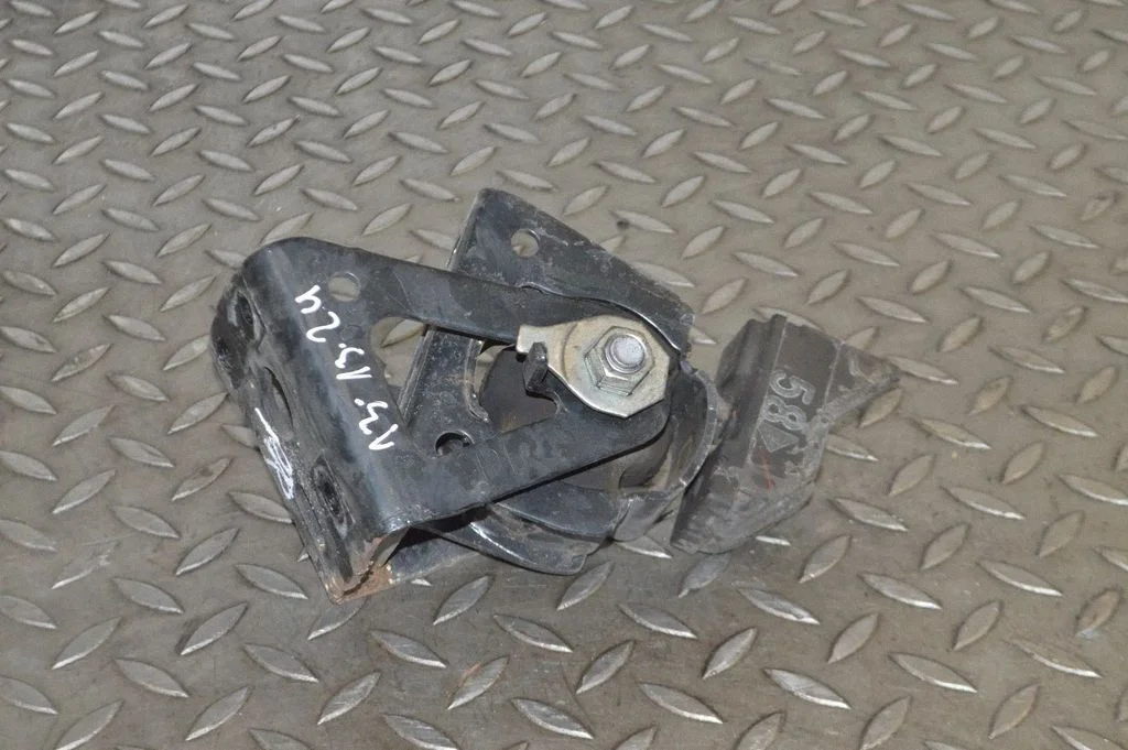 Engine mount bracket – right