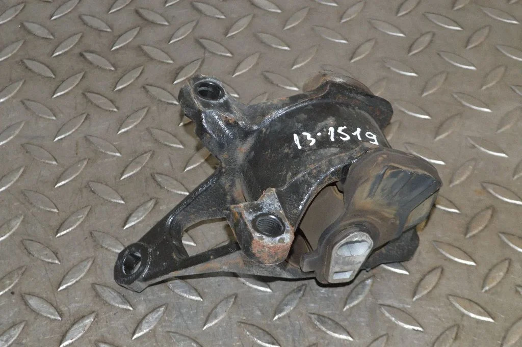 Engine mount bracket – left