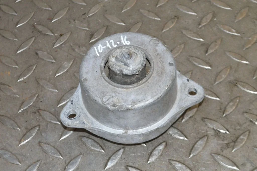 Engine mount bracket – Porsche 997 (2004-2012)