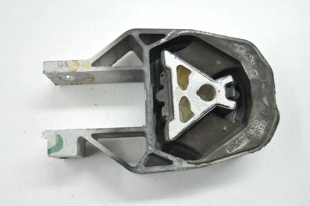 Engine mount bracket – Volvo V40 (2012-2019)