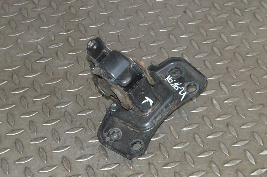 Engine mount bracket – left