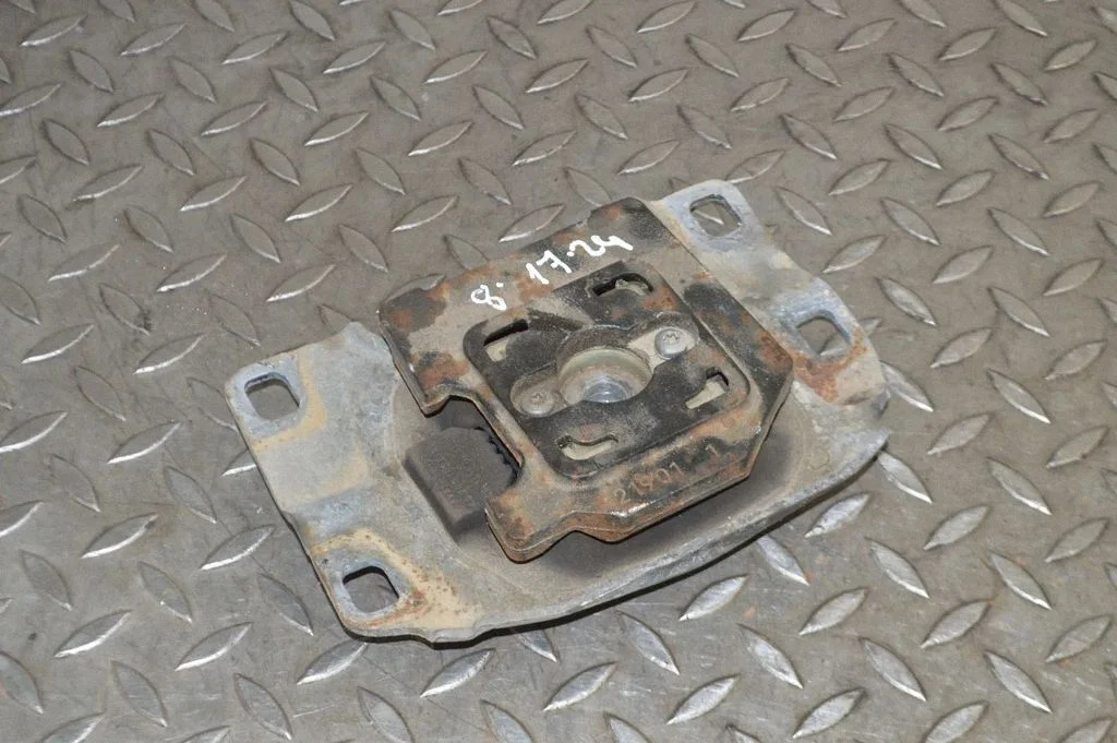 Engine mount bracket – left