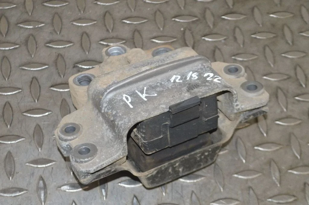 Dzinēja spilvens 1K0199555R