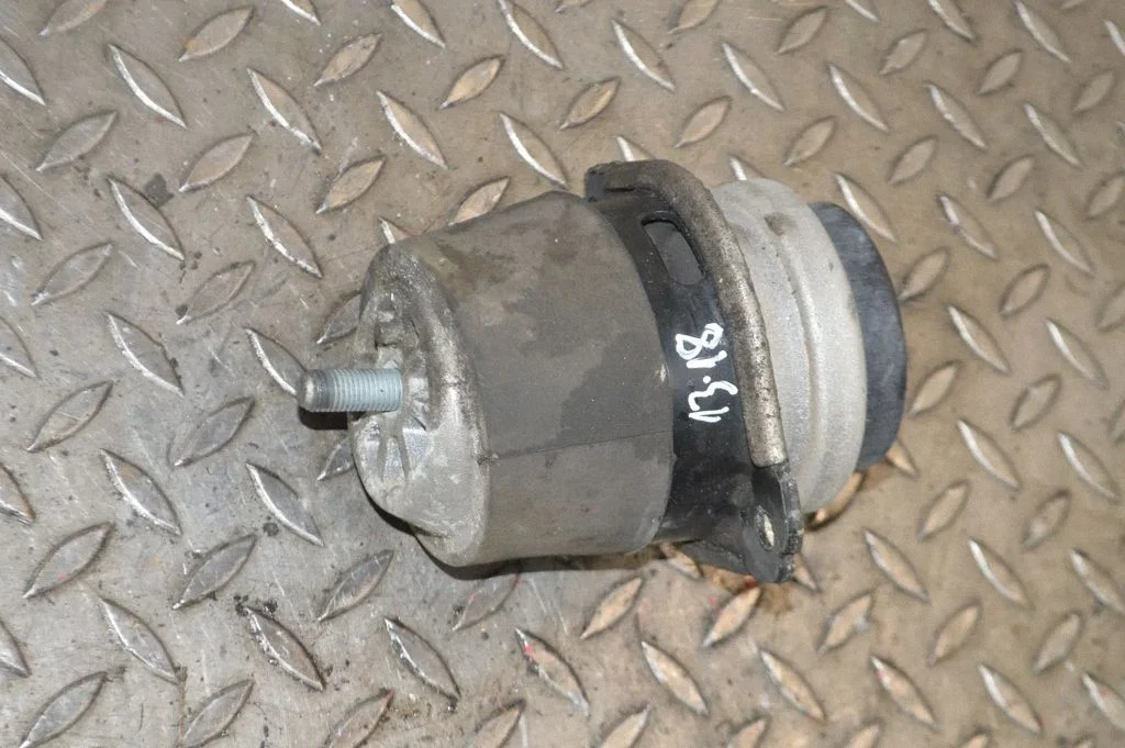 Dzinēja spilvens 7L5199131A