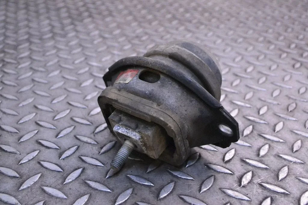 Dzinēja spilvens KKB500441G