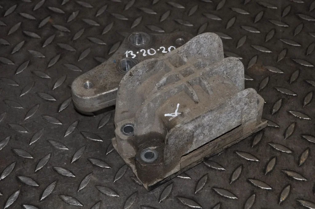 Dzinēja spilvens BK217M124A