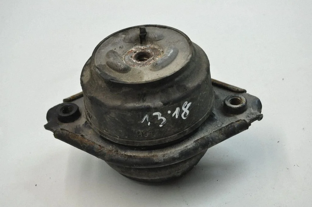 Engine mount bracket – Mercedes-Benz R-Class W251 (2005-2013)