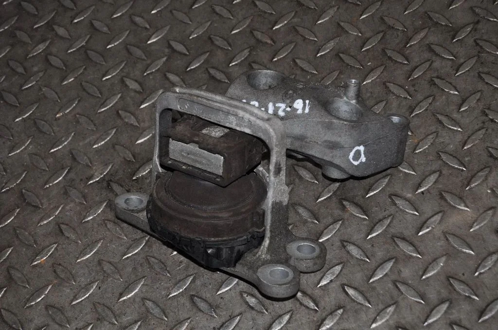 Dzinēja spilvens 150321C