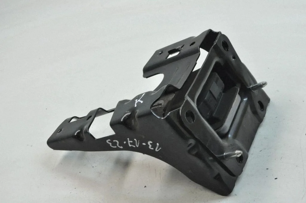 Engine mount bracket 9801521580