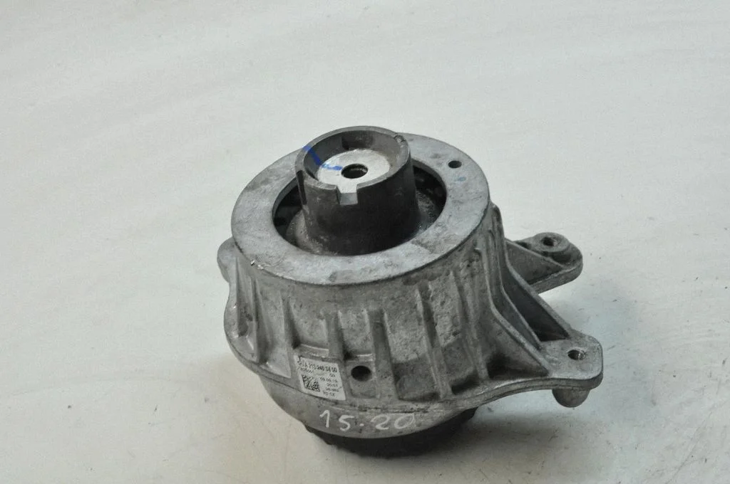 Dzinēja spilvens A2132403400