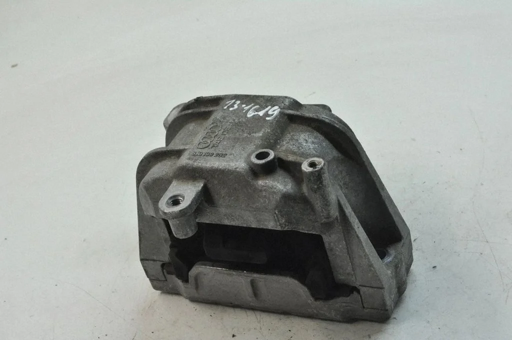 Dzinēja spilvens 8J0199262