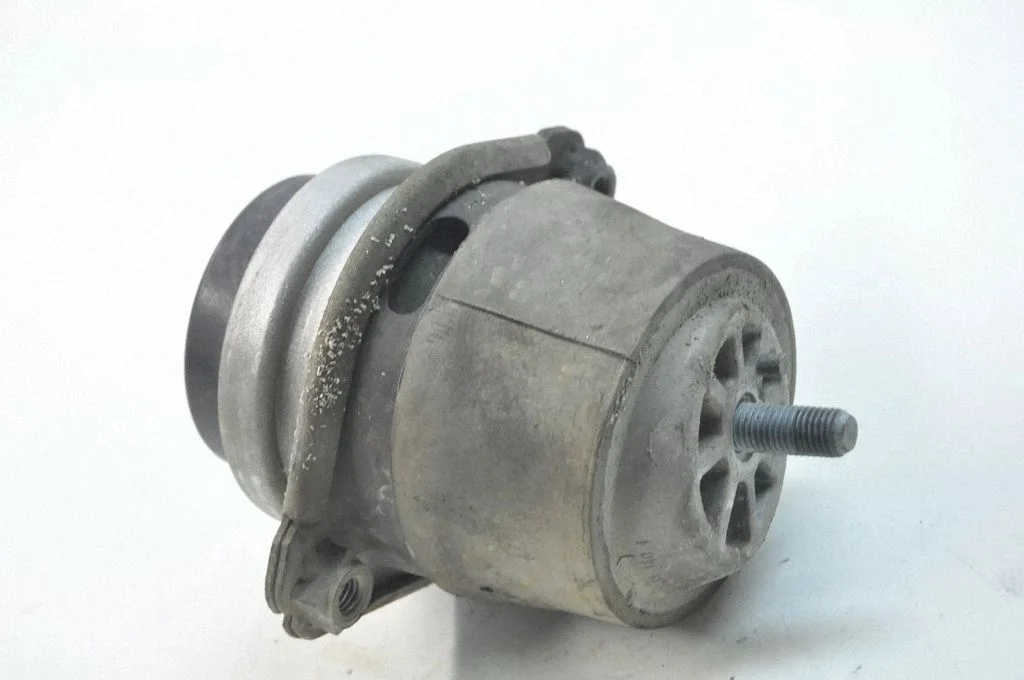 Engine mount bracket 94837505001