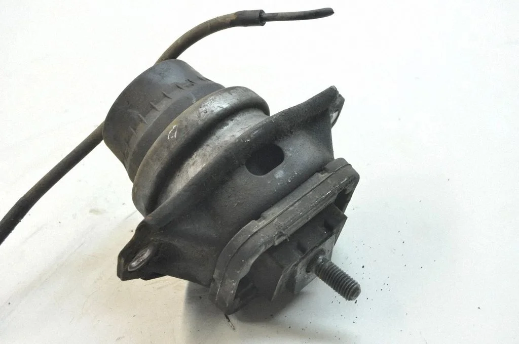 Dzinēja spilvens AH226A003BA
