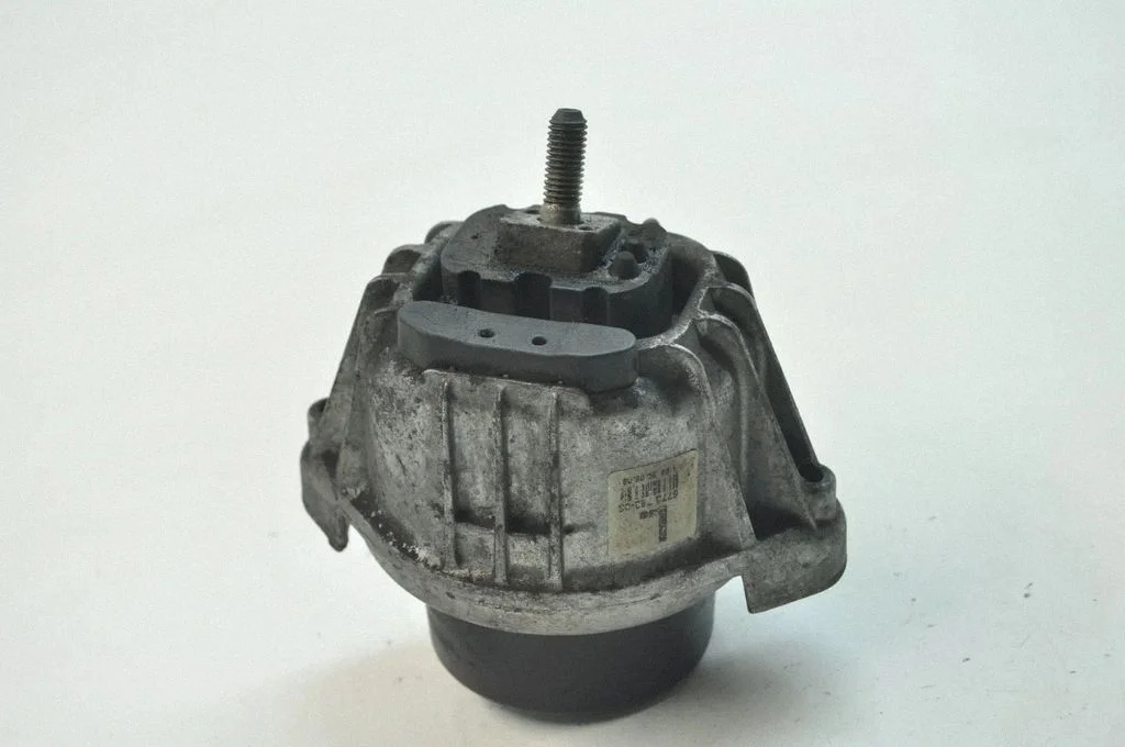 Engine mount bracket 6773743