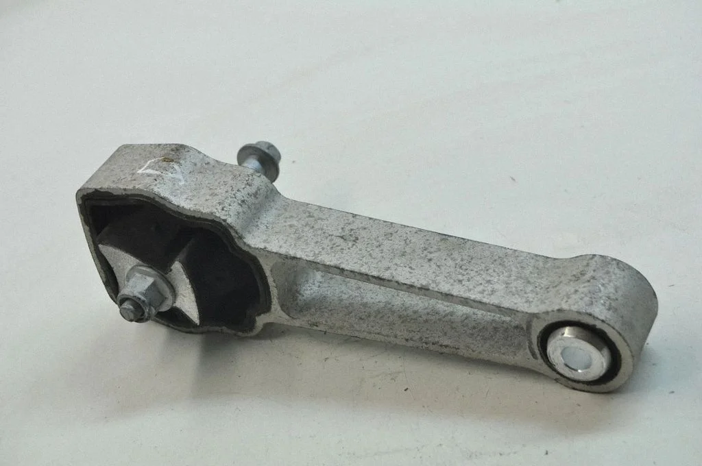 Engine mount bracket – right