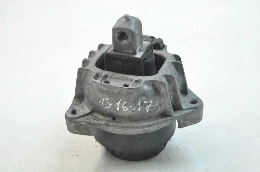 Engine mount bracket 6861264