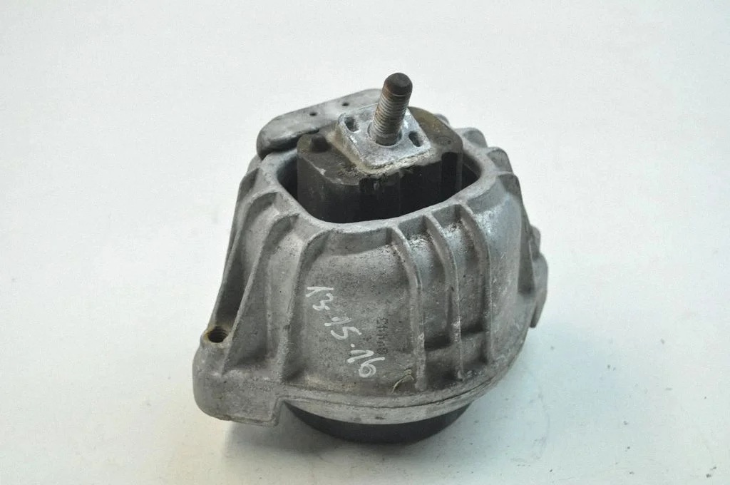Dzinēja spilvens 6768853