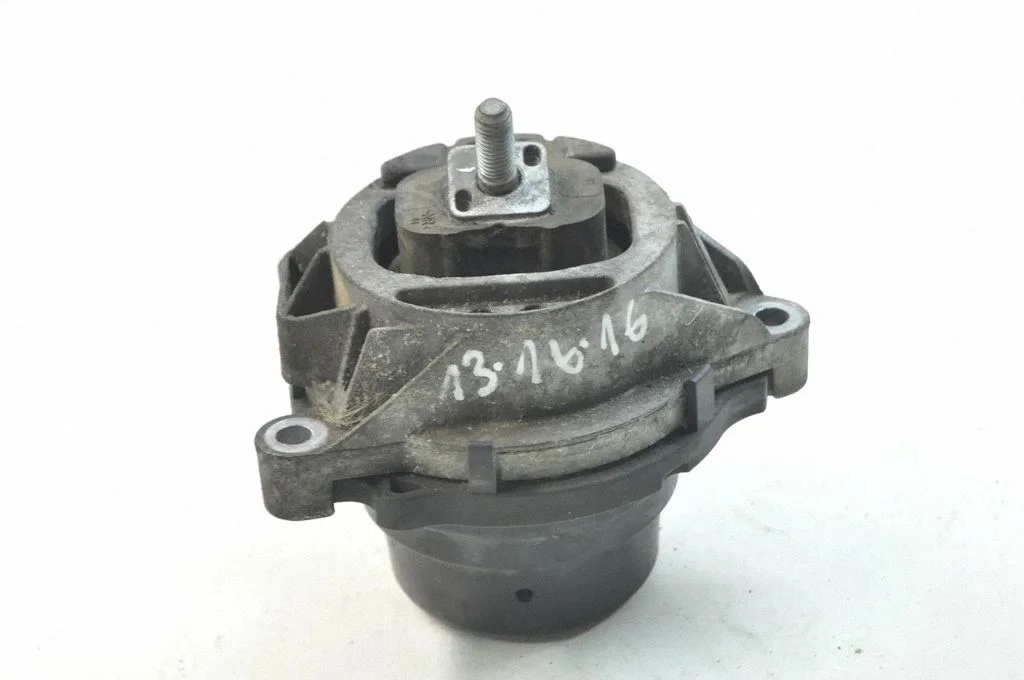 Engine mount bracket 6785713