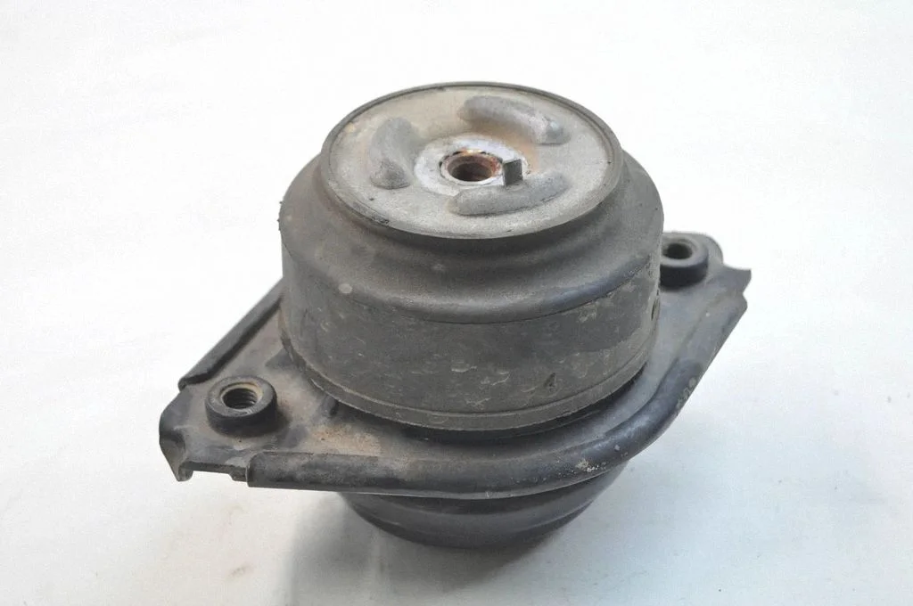 Dzinēja spilvens – Mercedes-Benz ML klase W164 (2005-2011)