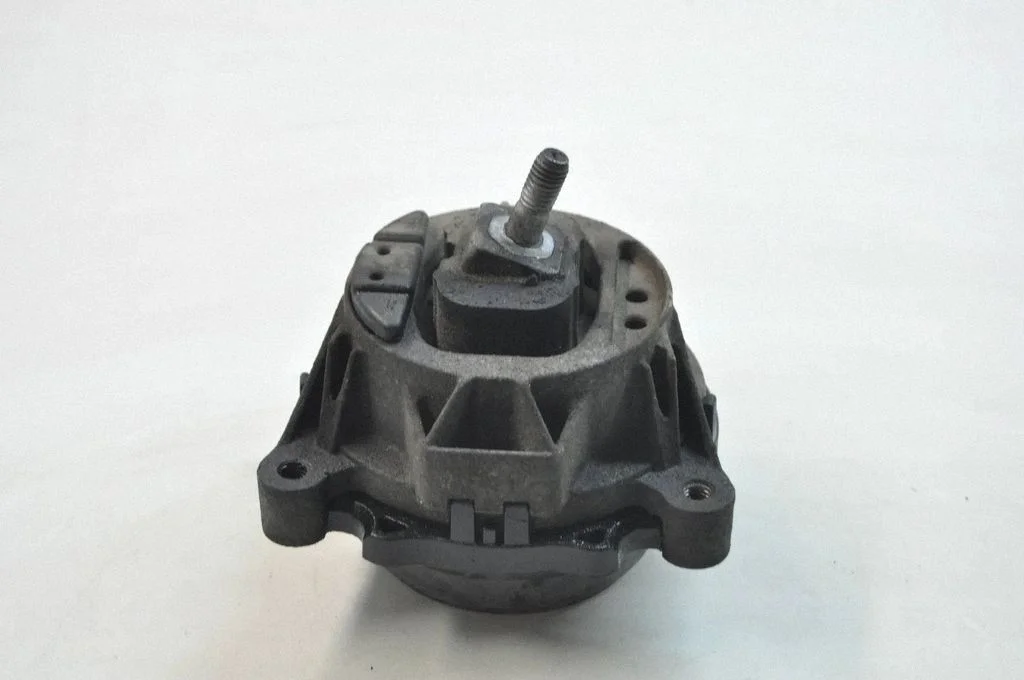 Engine mount bracket 6787657