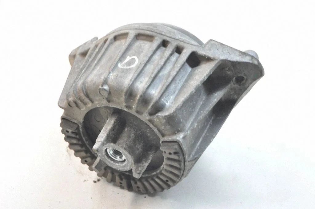 Dzinēja spilvens – Mercedes-Benz E klase W212 (2009-2016)