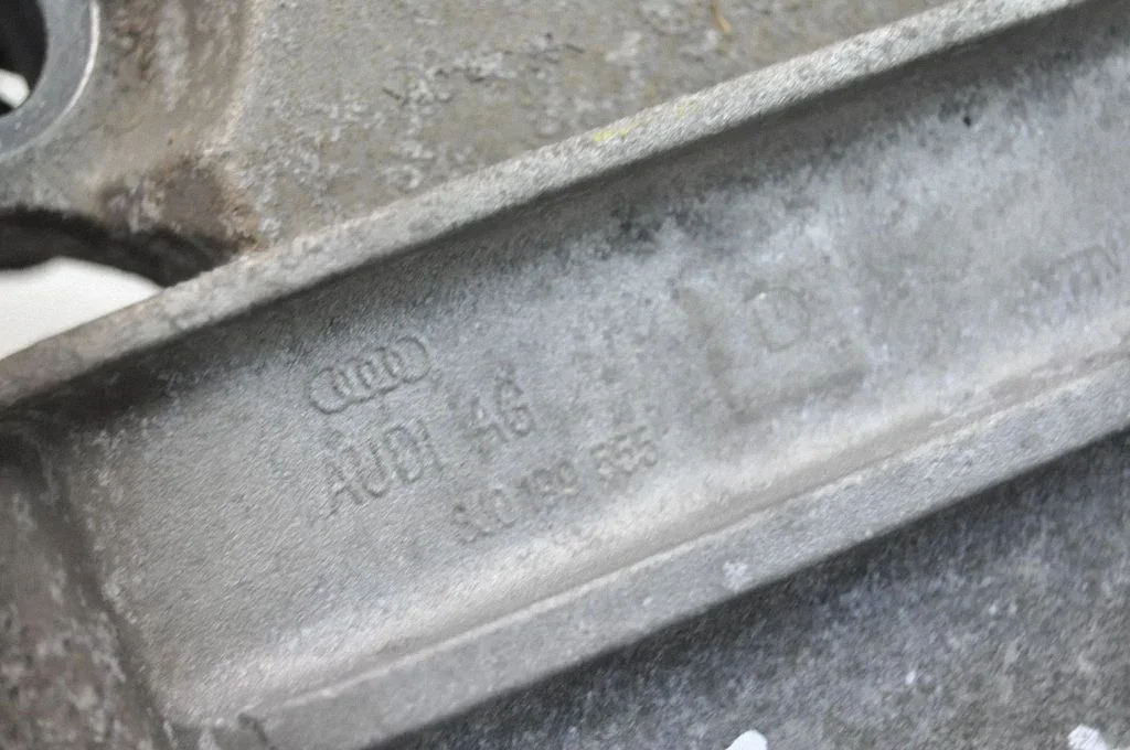 Dzinēja spilvens 8J0199555