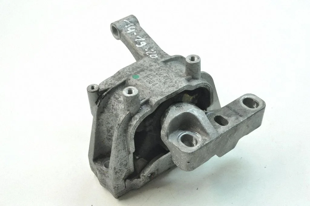 Dzinēja spilvens – Audi A3 S3 8V (2013-2019)