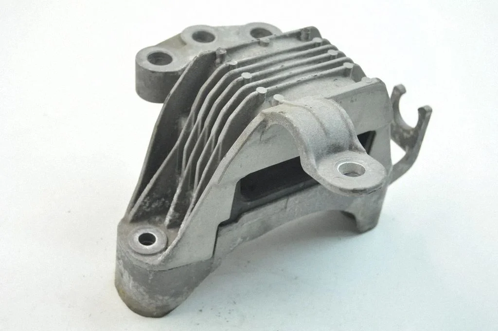 Engine mount bracket 13347453 – Opel Cascada (2013-)
