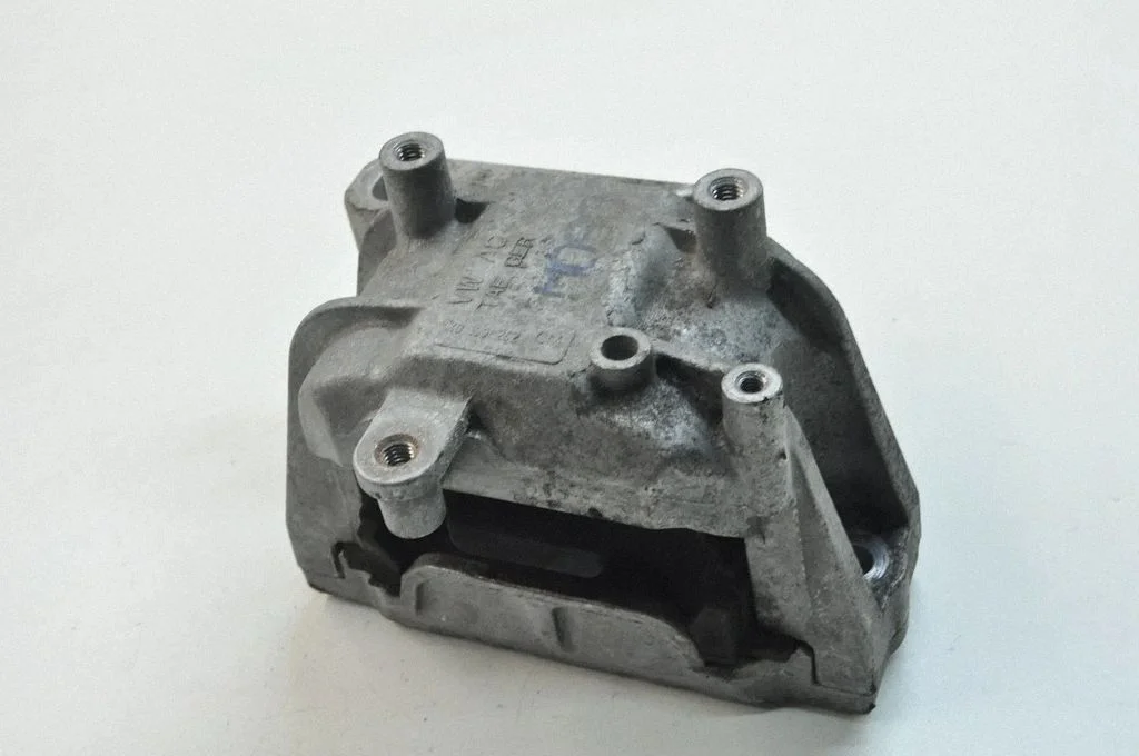 Dzinēja spilvens 1K0199262C