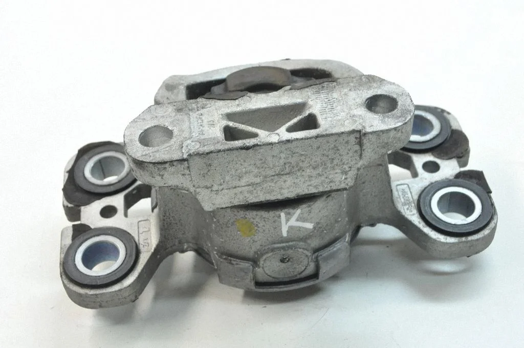 Dzinēja spilvens 8G9N7M121AA