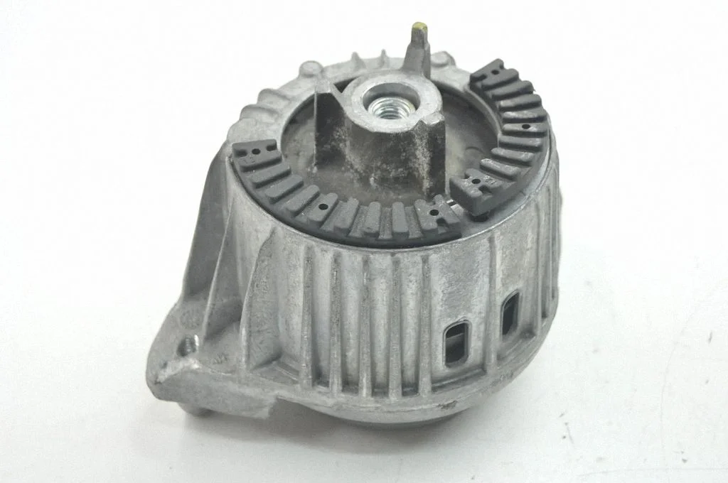 Dzinēja spilvens – Mercedes-Benz CLS klase C218 X218 (2011-2017)
