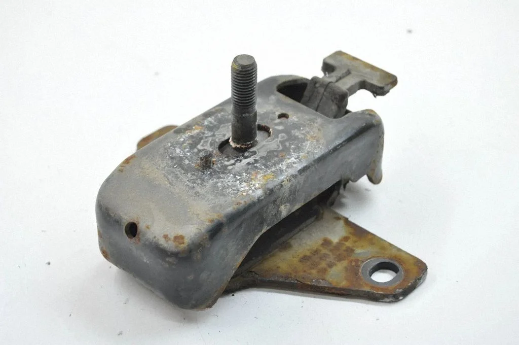 Dzinēja spilvens – Volkswagen Amarok (2010-2020)